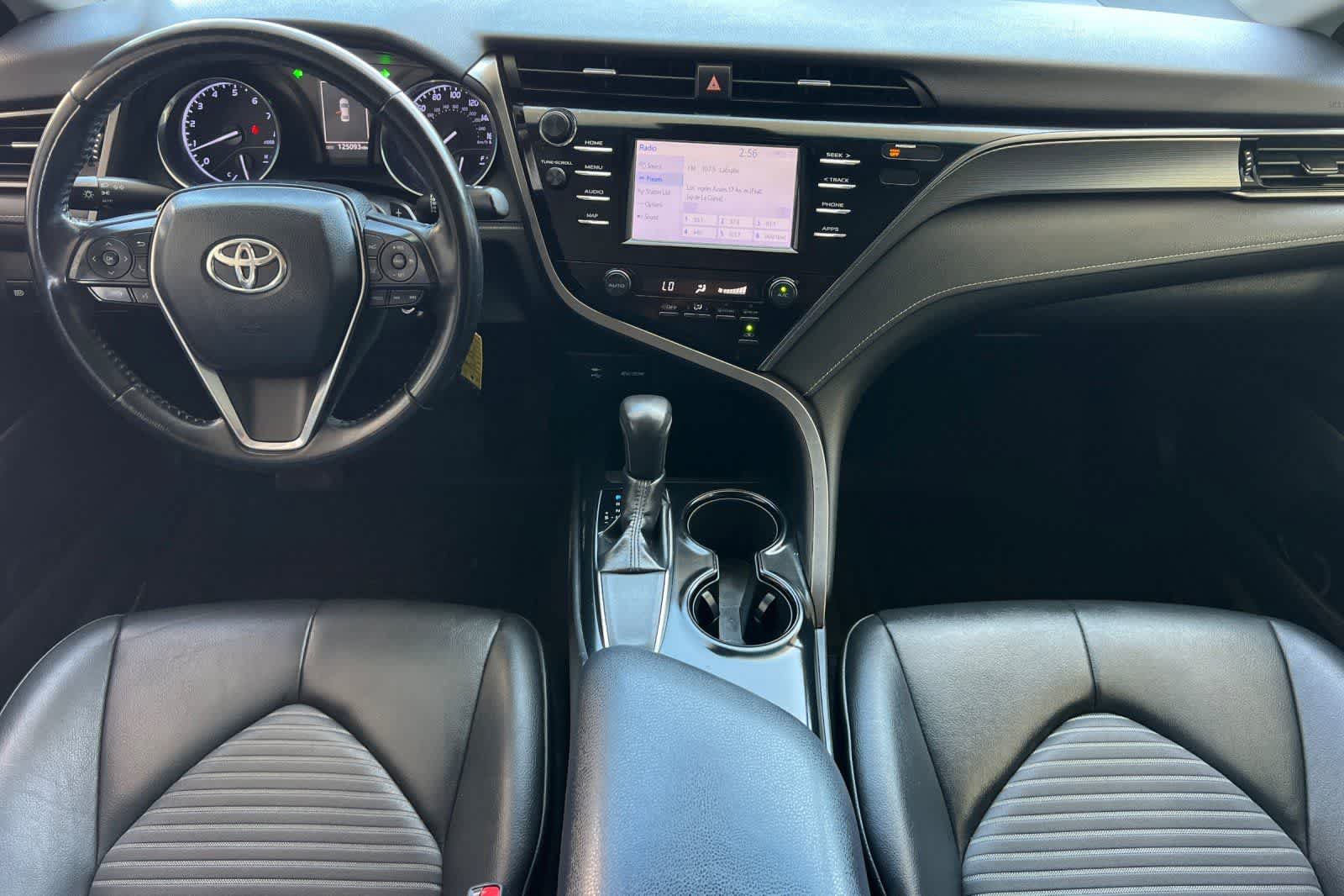 Used 2019 Toyota Camry SE FWD image 4