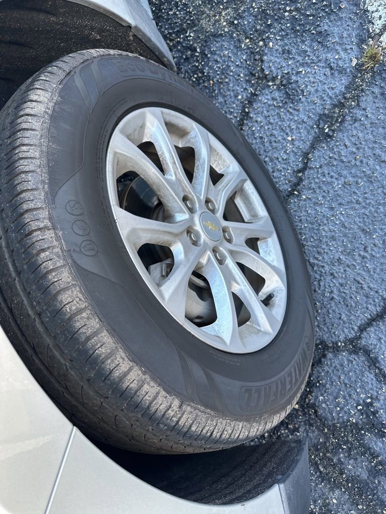 Used 2020 Chevrolet Equinox LS image 3