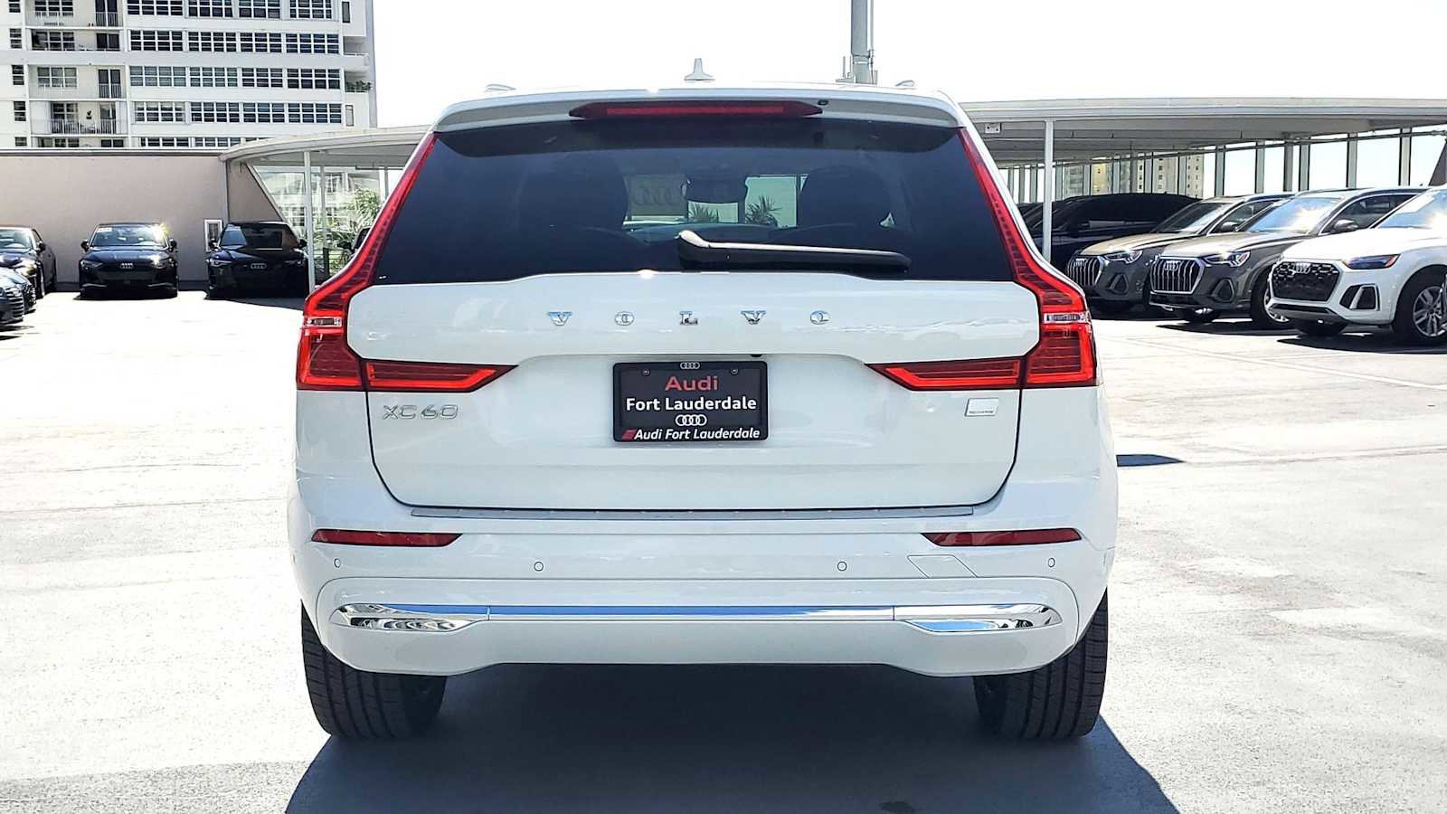 Used 2022 Volvo XC60 T8 Inscription Expression w/ Advanced Package image 5