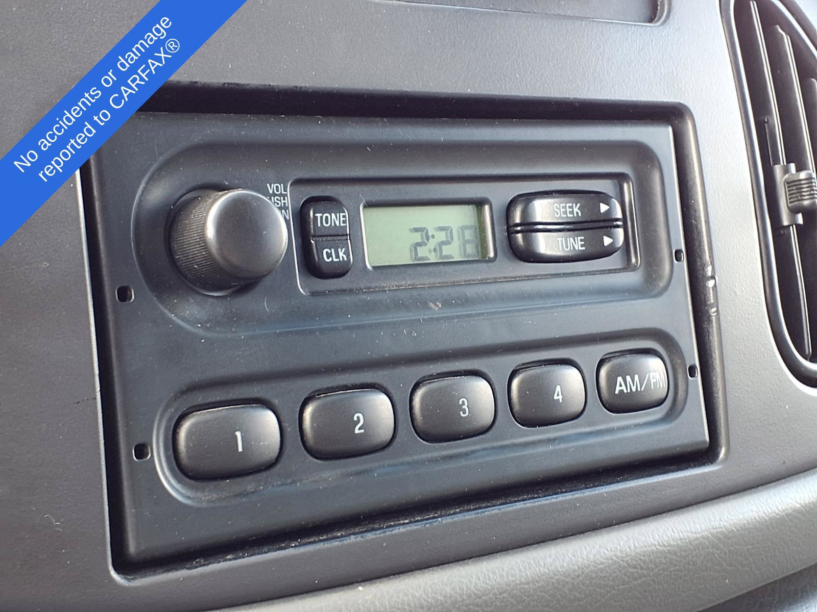 Used 2005 Ford E-150 and Econoline 150 RWD image 26