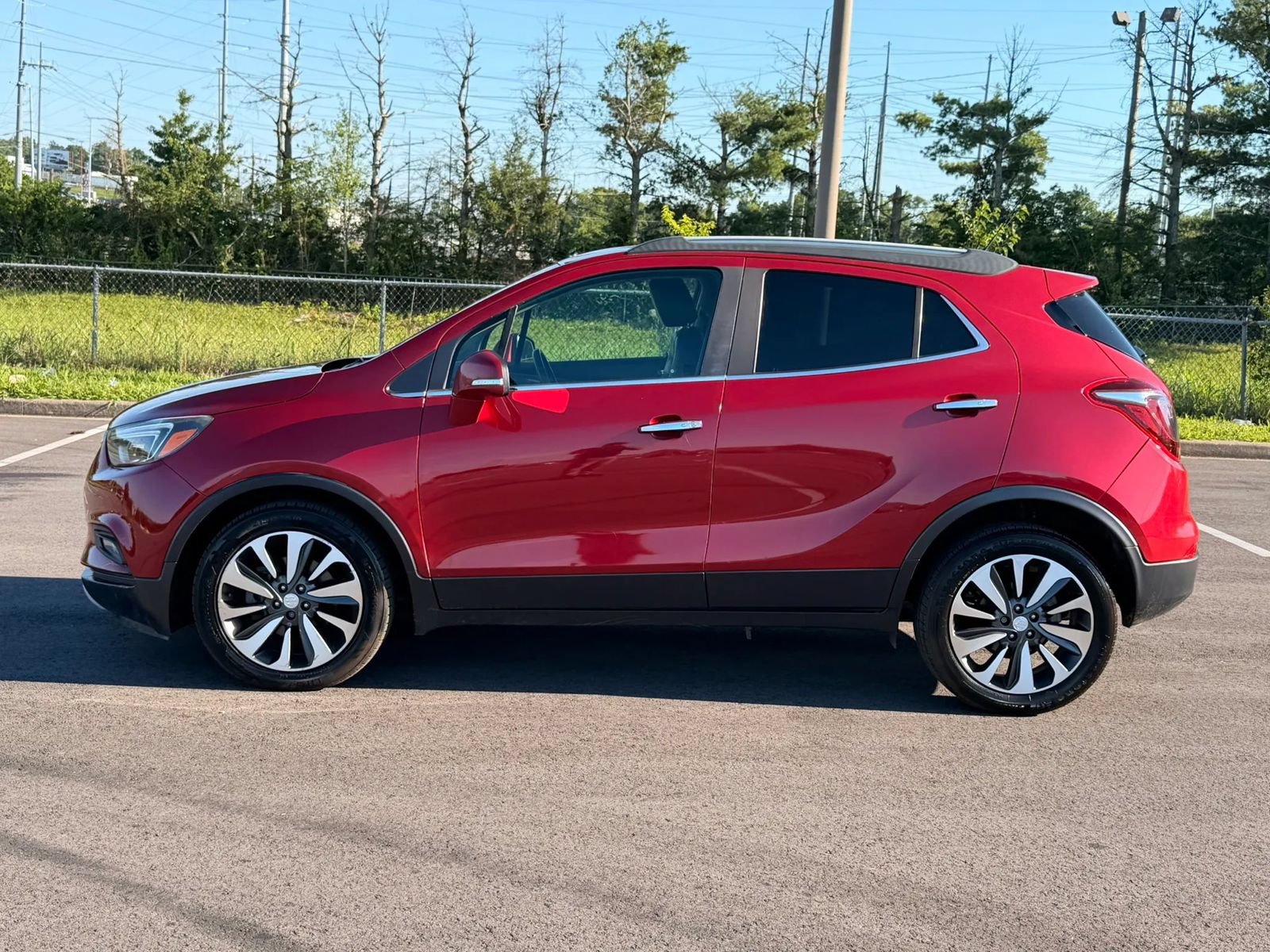 Used 2019 Buick Encore Essence FWD image 2