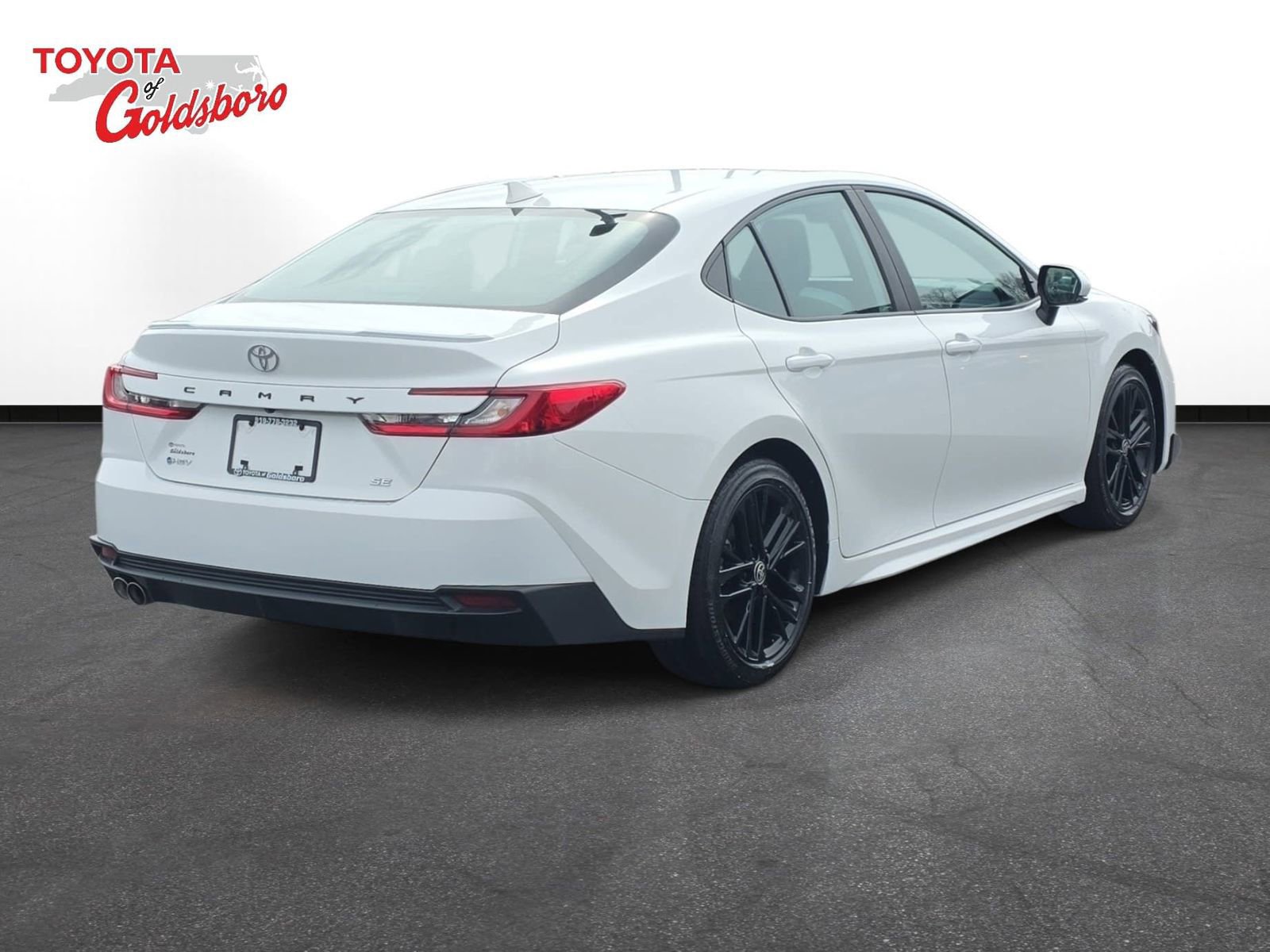 Used 2025 Toyota Camry SE w/ Multimedia Upgrade Package image 5