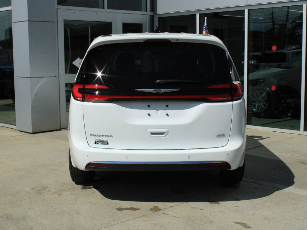 Used 2023 Chrysler Pacifica Touring-L AWD/4WD image 7
