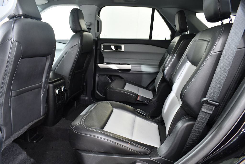 Used 2022 Ford Explorer XLT w/ Equipment Group 202A AWD/4WD image 16
