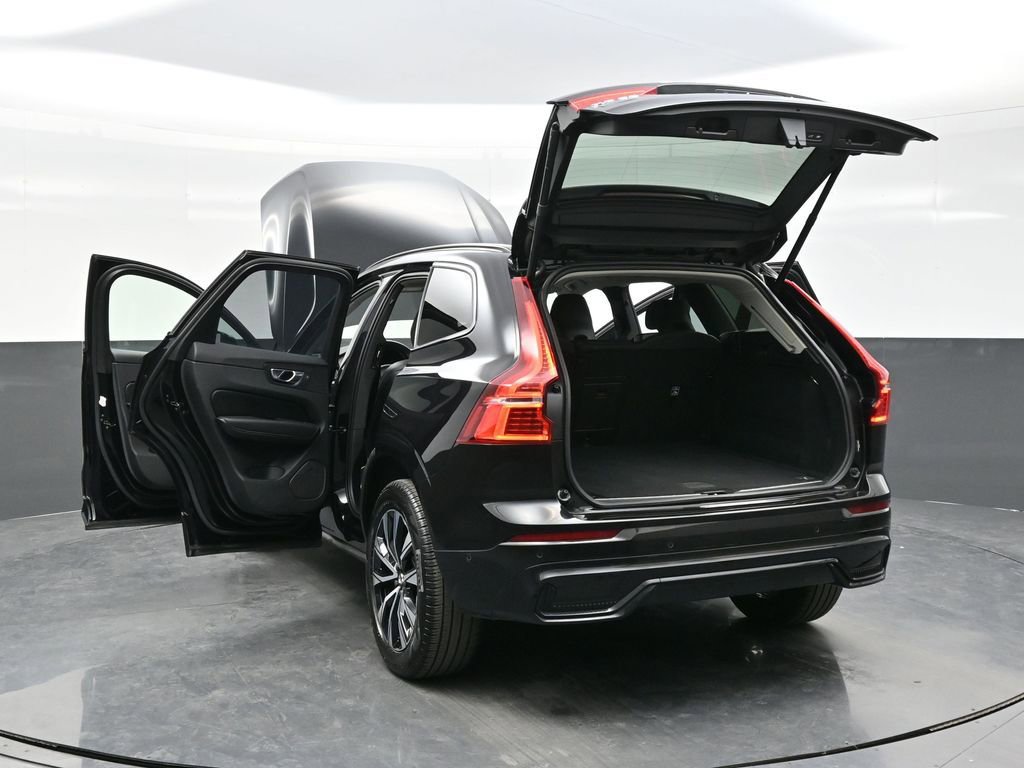 Used 2025 Volvo XC60 B5 Plus AWD/4WD image 42