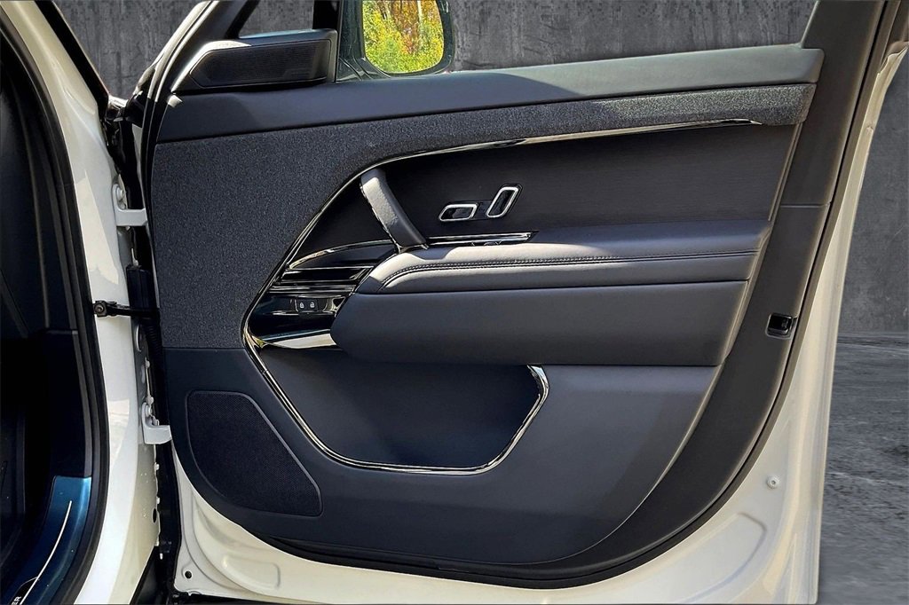 Used 2025 Land Rover Range Rover Sport Dynamic SE image 27