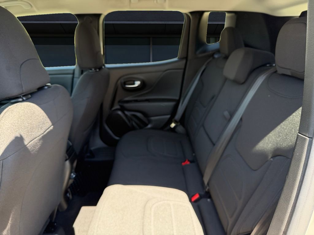 Used 2022 Jeep Renegade Latitude w/ Convenience Group AWD/4WD image 17