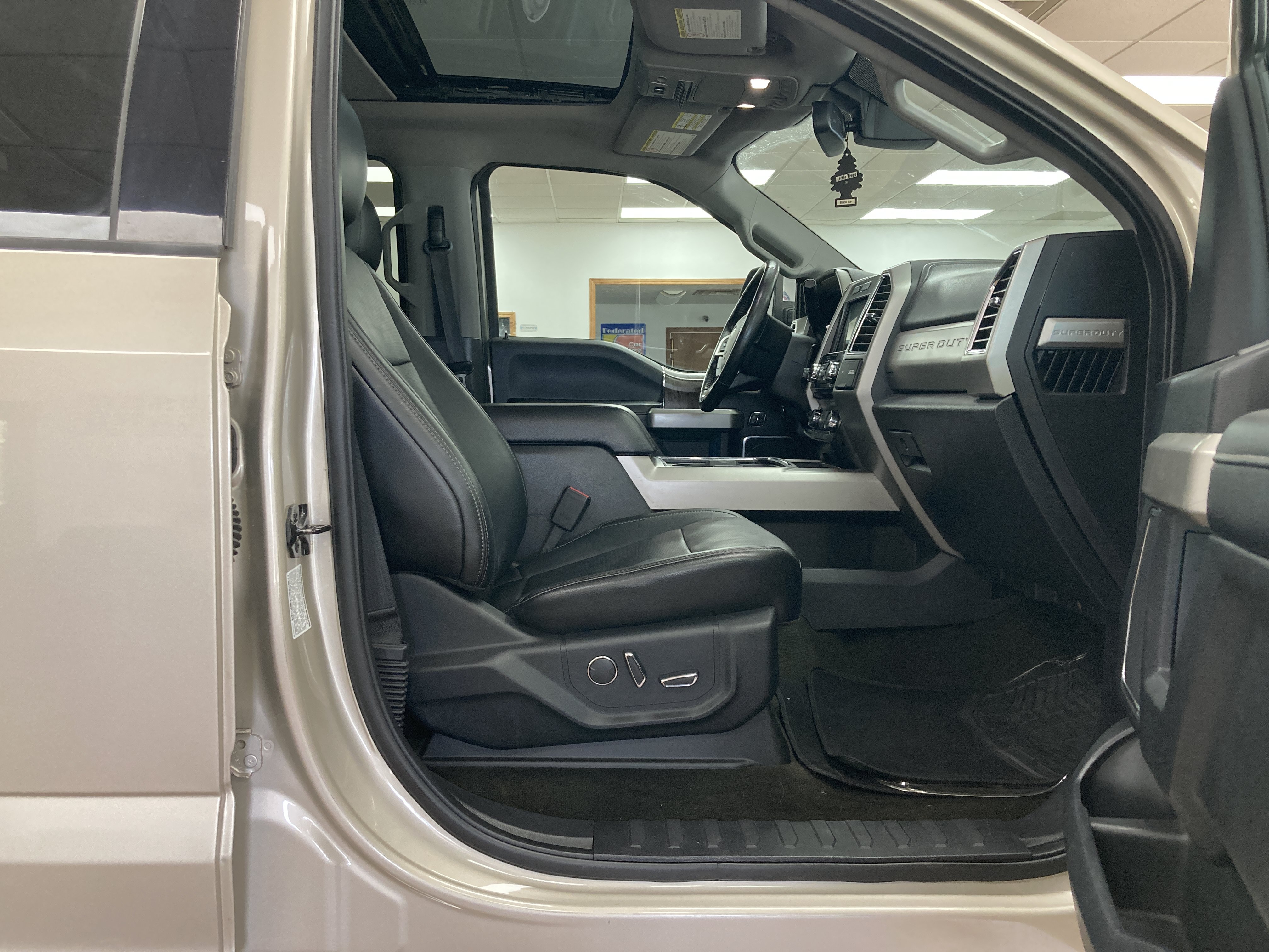 Used 2017 Ford F350 Lariat w/ Lariat Ultimate Package AWD/4WD image 22
