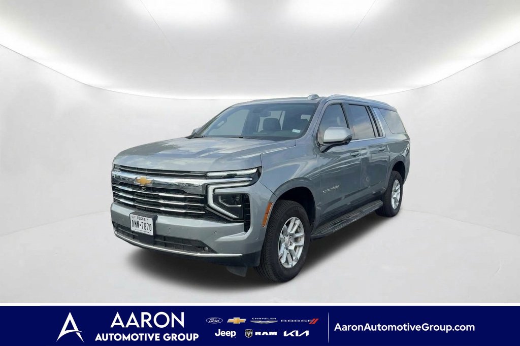 Used 2026 Chevrolet Suburban LT w/ Comfort Package AWD/4WD image 1