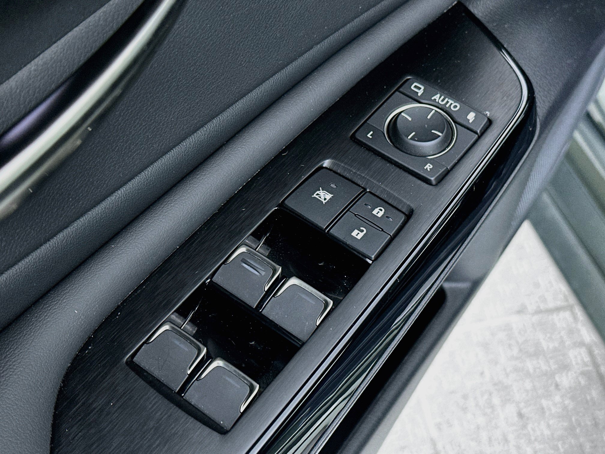Certified 2025 Lexus ES 350 Ultra Luxury FWD image 17