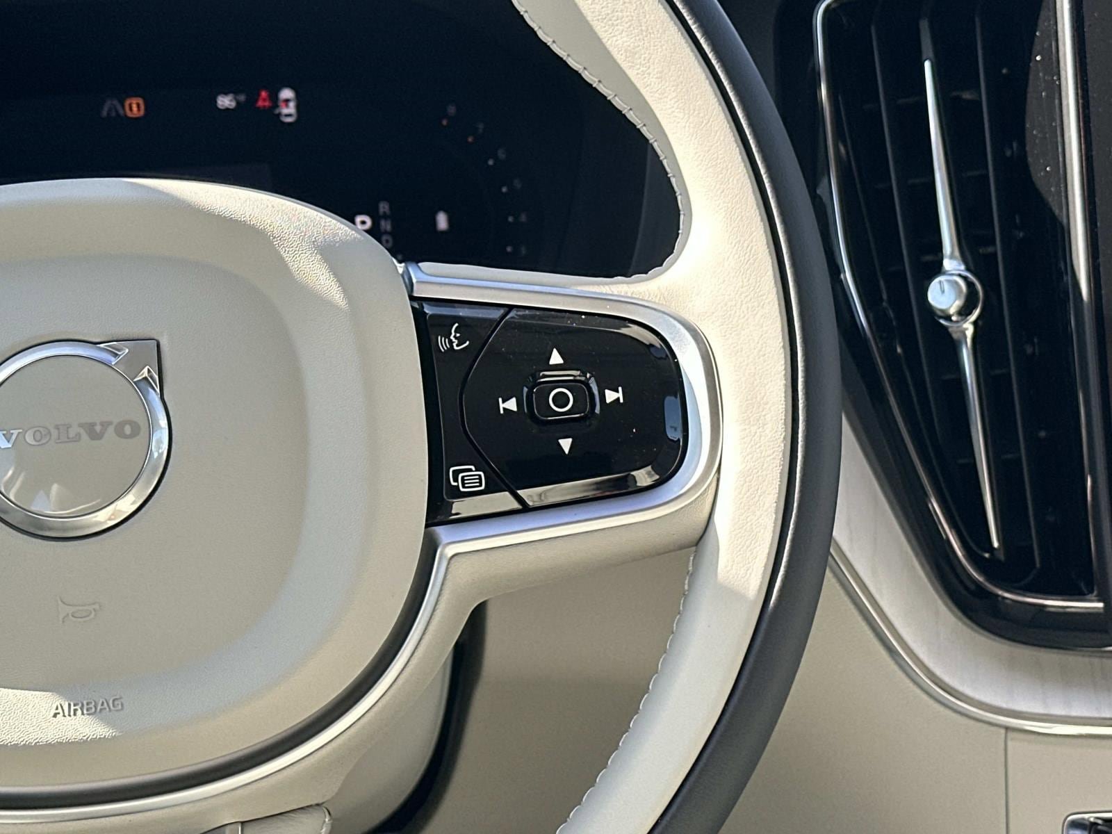 New 2026 Volvo XC60 B5 Ultra w/ Climate Package AWD/4WD image 9