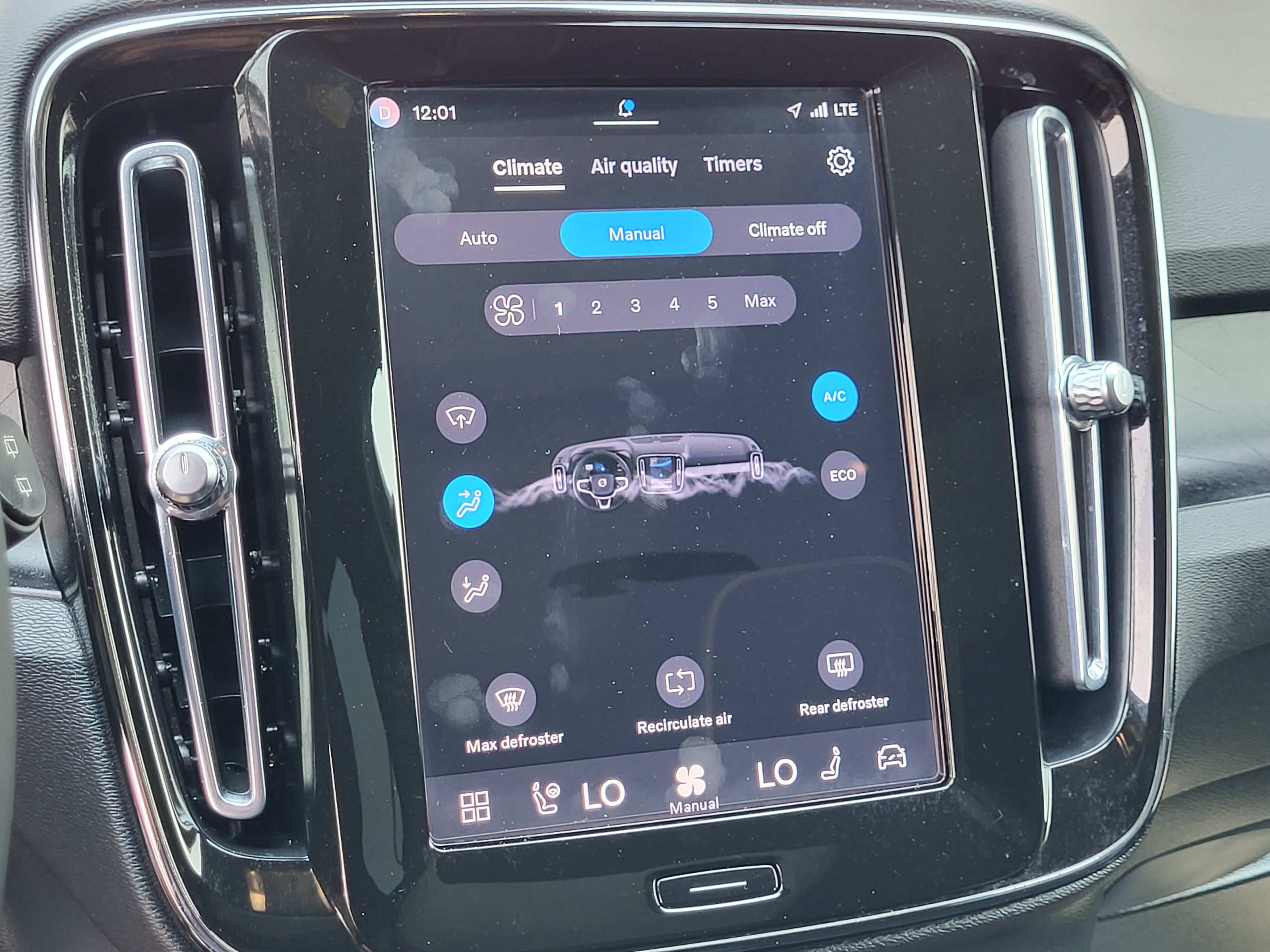 Certified 2023 Volvo XC40 Recharge Ultimate AWD/4WD image 15