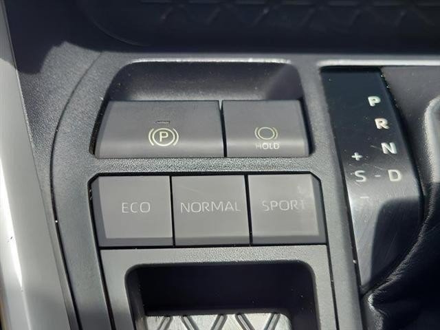 Used 2019 Toyota RAV4 LE FWD image 7