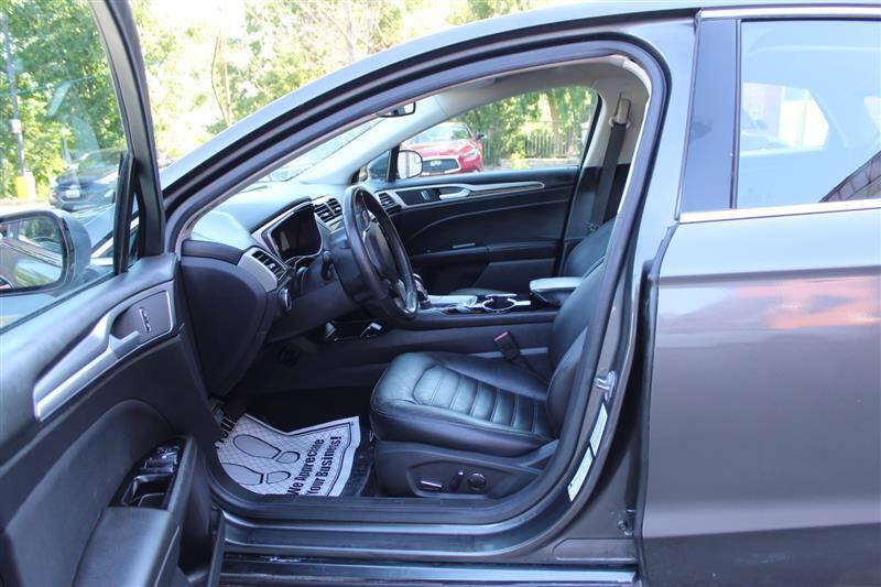 Used 2016 Ford Fusion SE w/ Equipment Group 202A FWD image 10