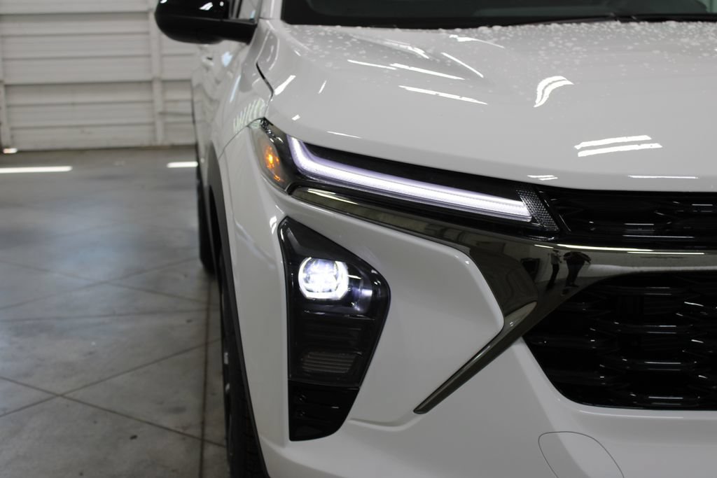 New 2026 Chevrolet Trax RS w/ Sunroof Package FWD image 12