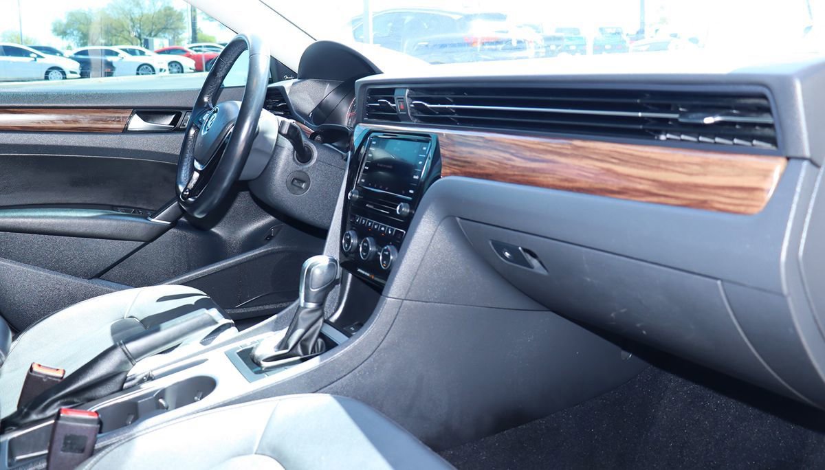 Used 2020 Volkswagen Passat 2.0T SEL FWD image 36