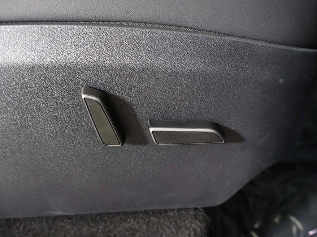 Used 2024 Tesla Model Y Long Range image 37