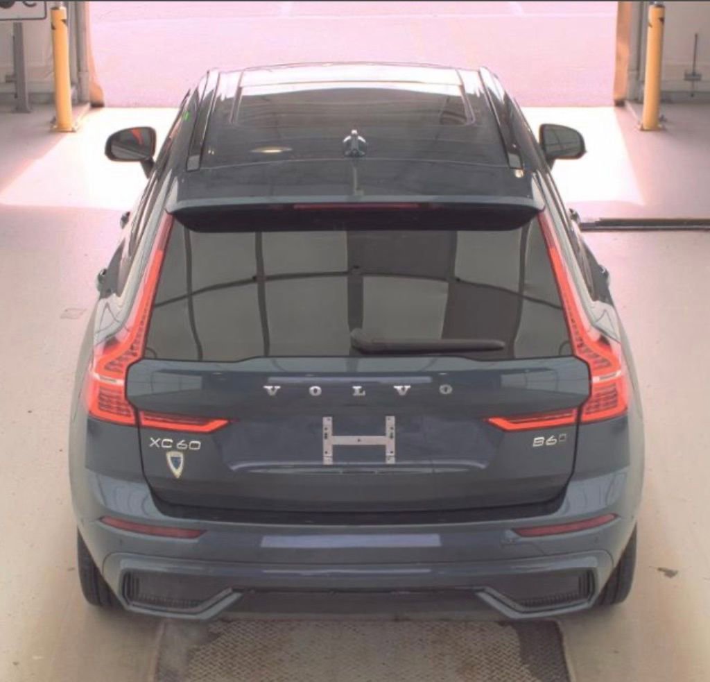 Used 2023 Volvo XC60 B6 Ultimate w/ Climate Package image 8
