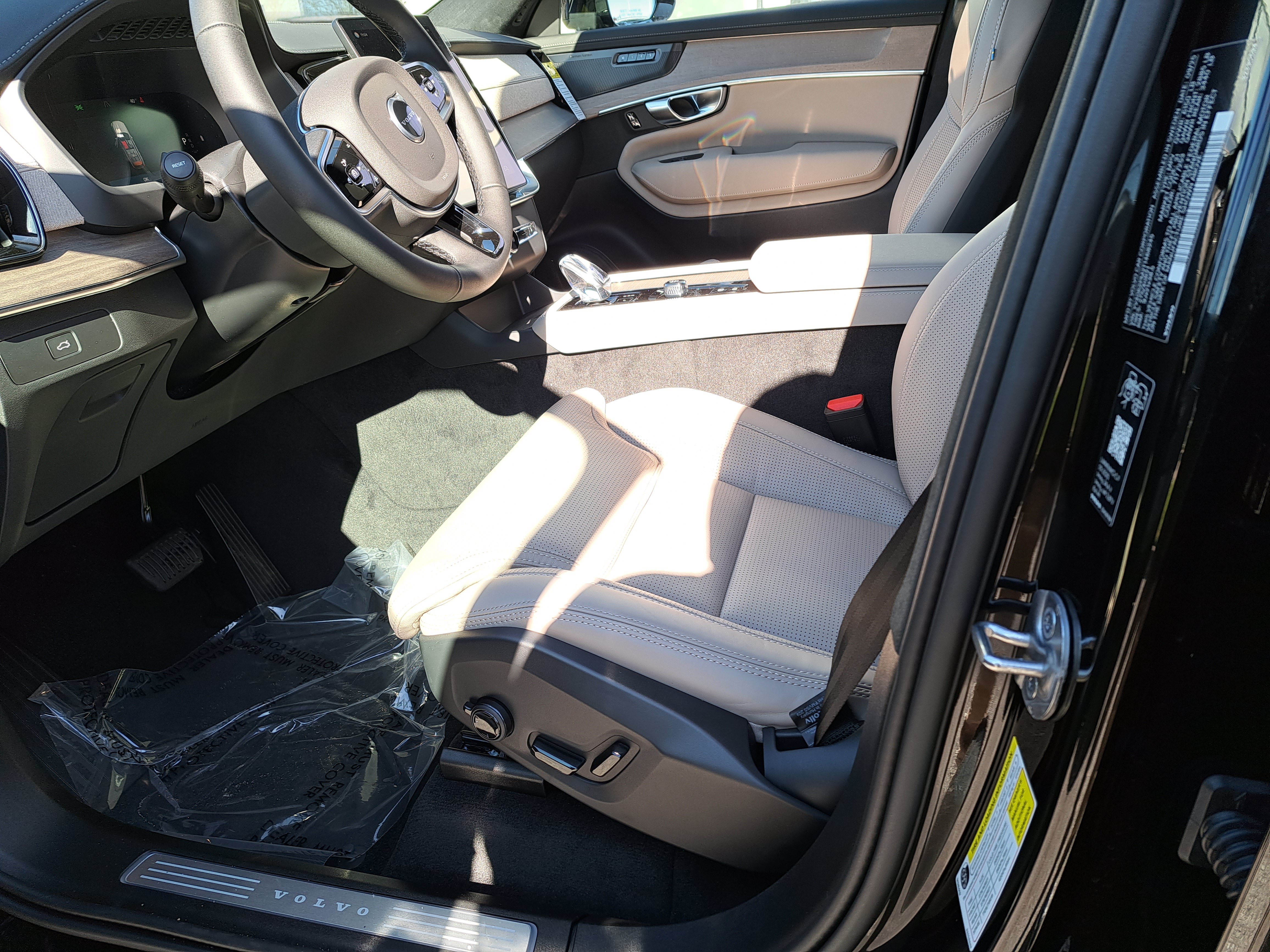 New 2026 Volvo XC90 B6 Ultra w/ Lounge Package AWD/4WD image 6