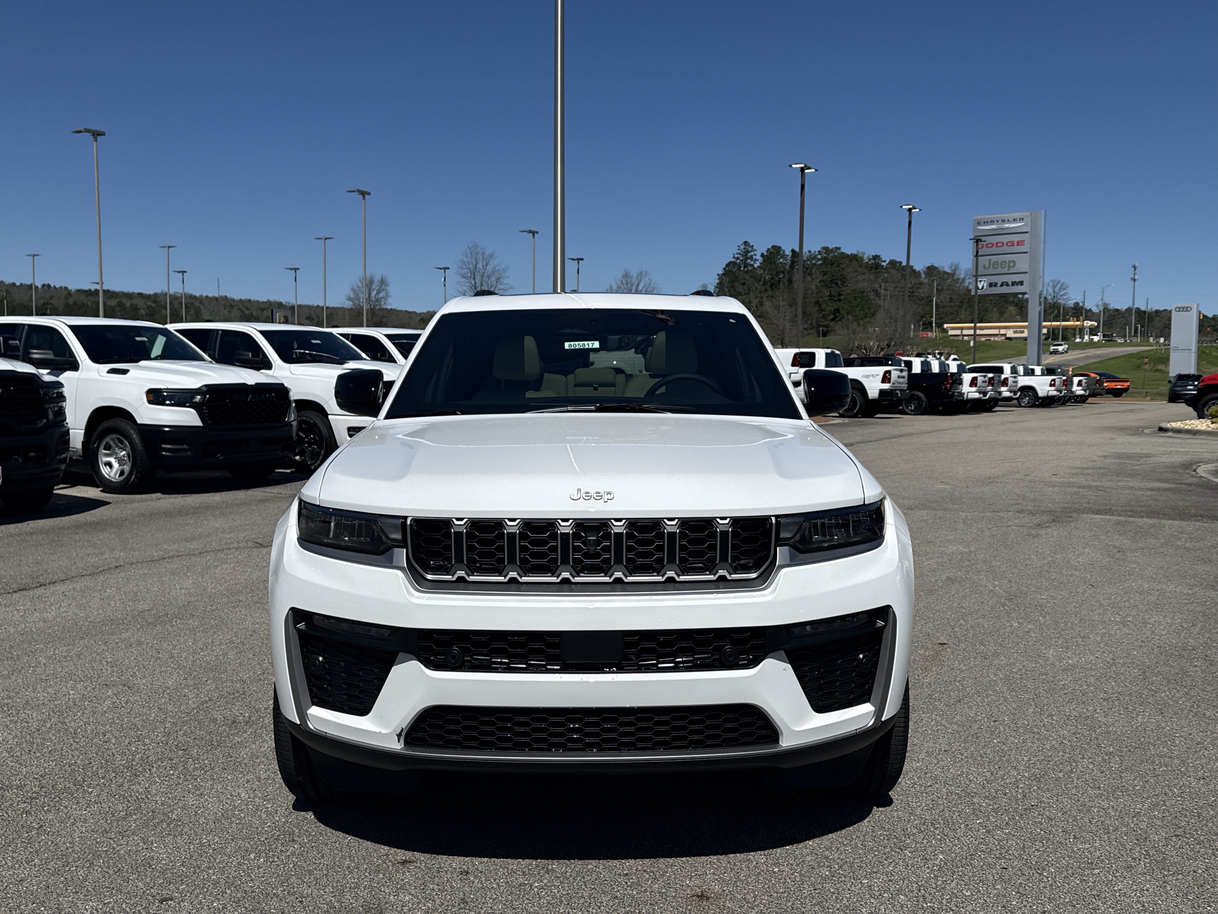 New 2026 Jeep Grand Cherokee Limited w/ Luxury Tech Group II AWD/4WD image 2