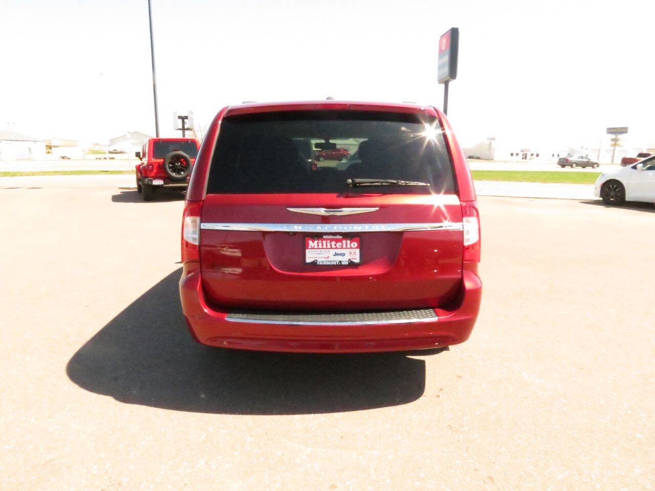 Used 2015 Chrysler Town & Country Touring-L w/ Driver Convenience Group FWD image 6