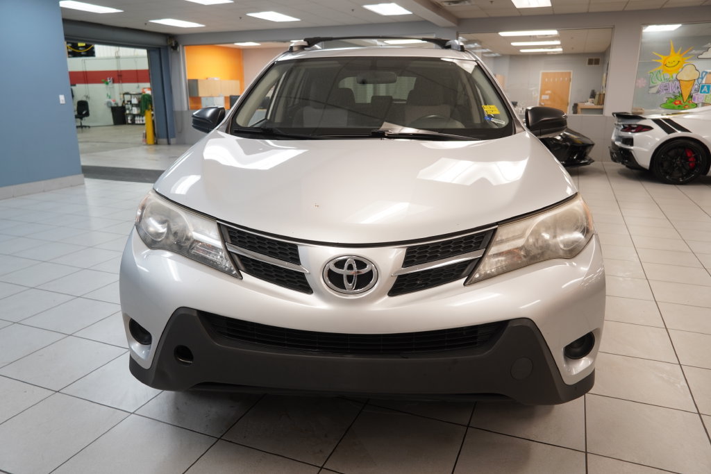 Used 2014 Toyota RAV4 LE AWD/4WD image 14