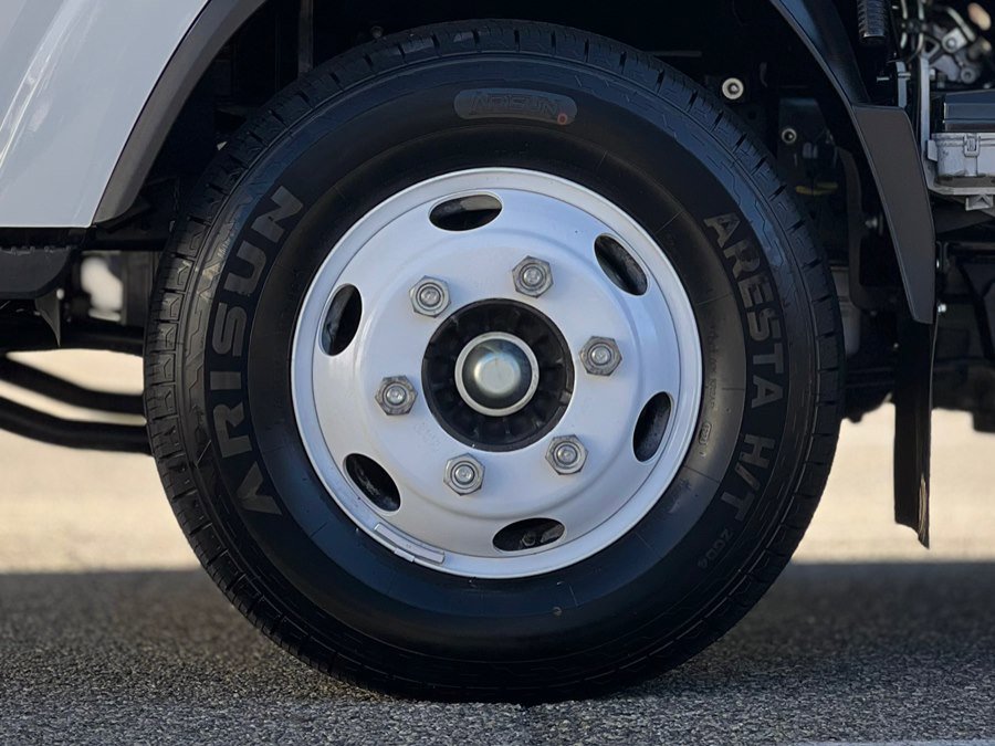 Used 2024 Isuzu NPR image 28