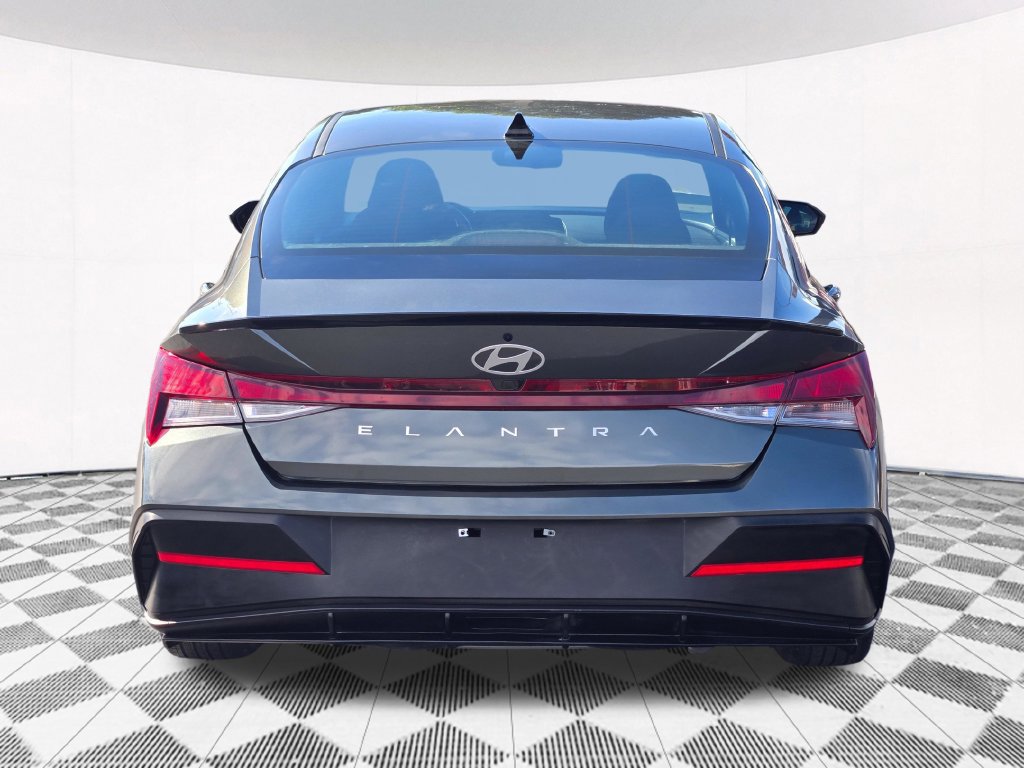 Certified 2025 Hyundai Elantra Sport FWD image 17