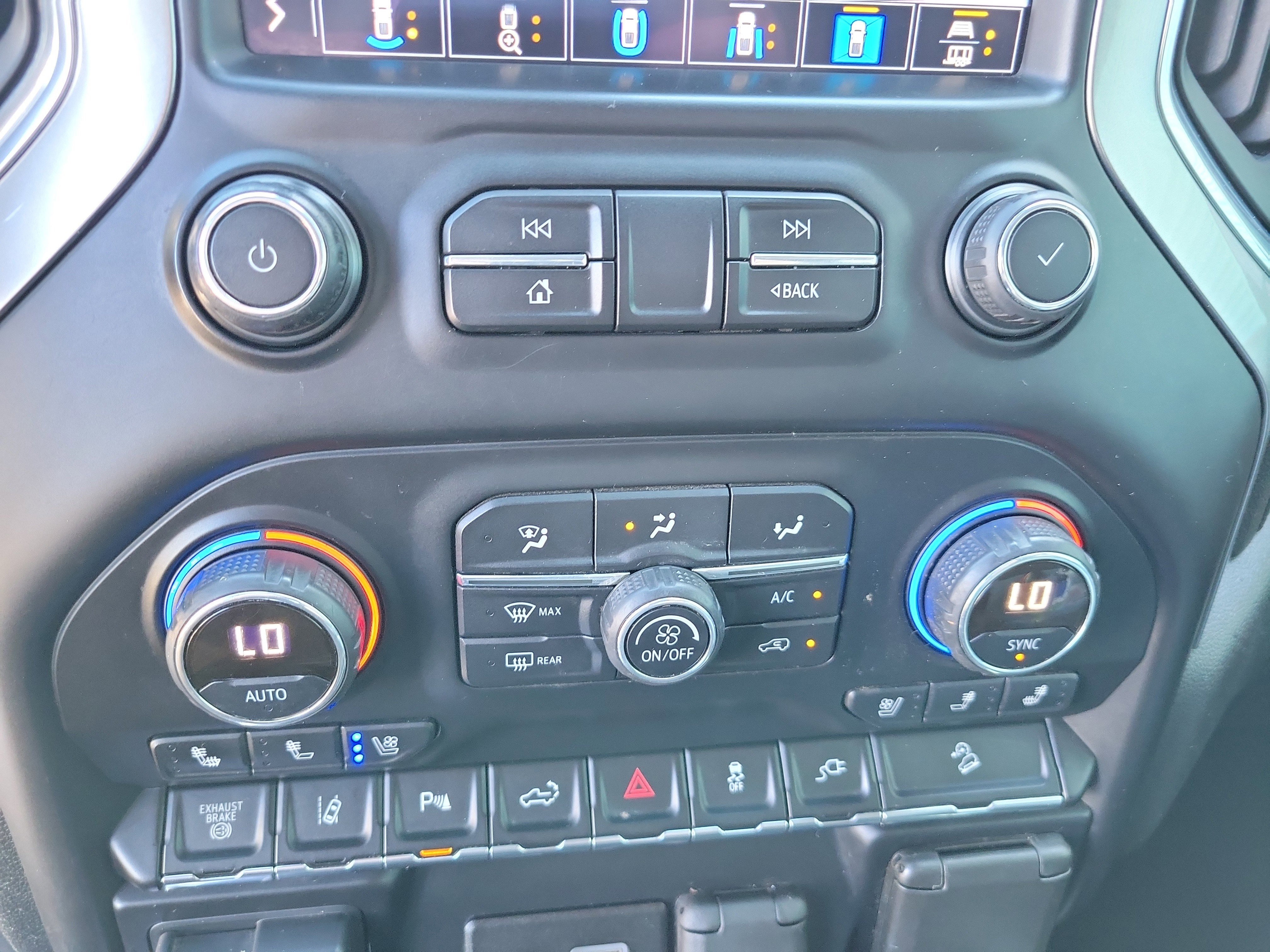 Used 2020 Chevrolet Silverado 2500 LTZ w/ LTZ Premium Package image 17