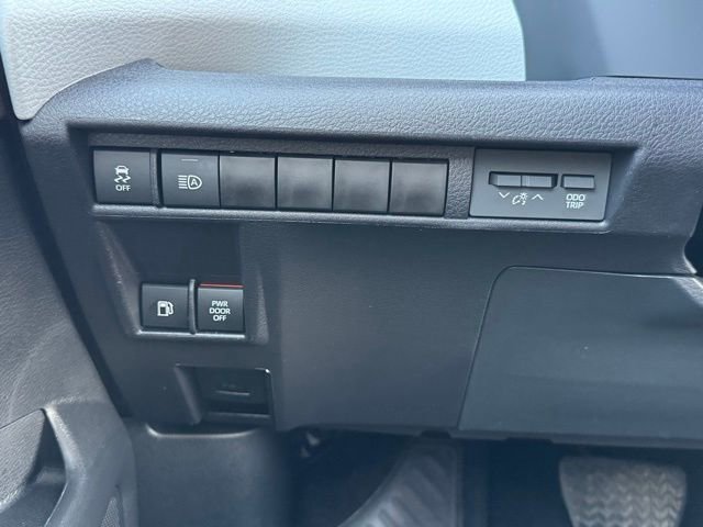 Certified 2025 Toyota Sienna XLE image 34
