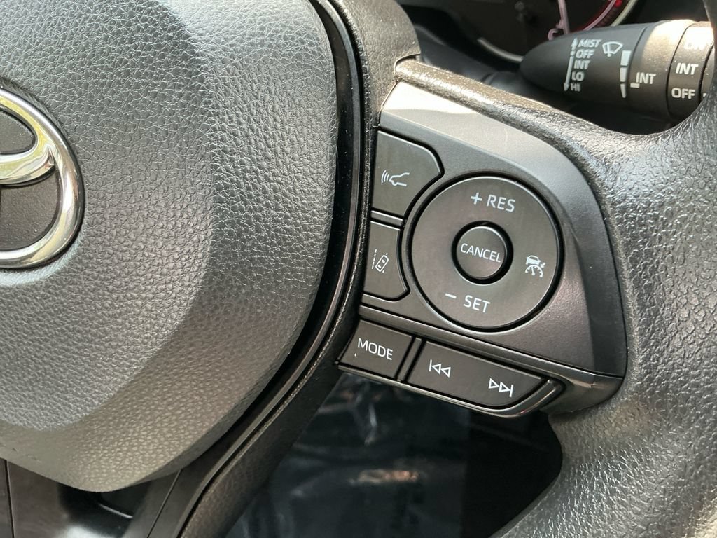 Used 2025 Toyota RAV4 XLE AWD/4WD image 20