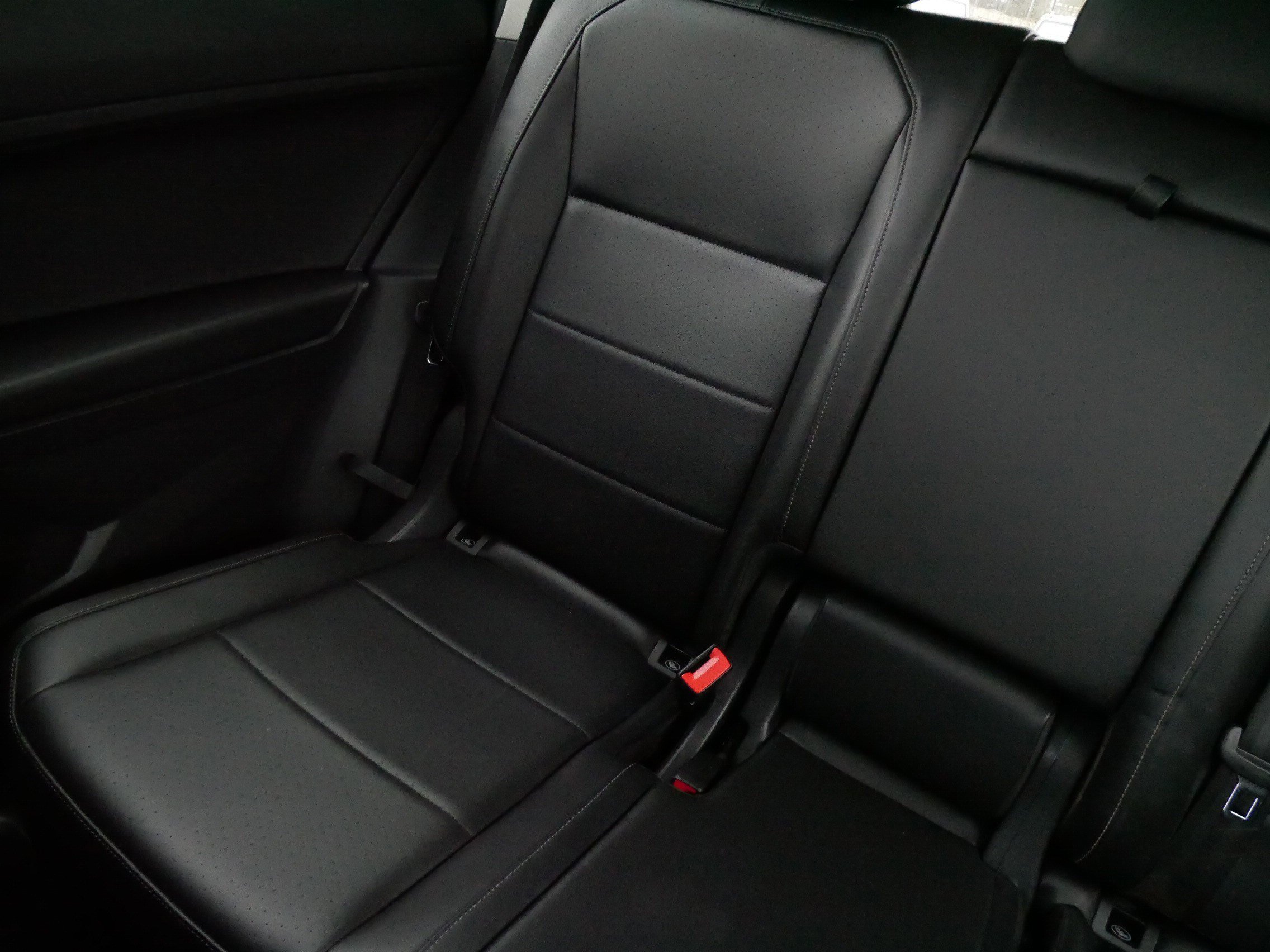 Certified 2020 Volkswagen Tiguan SE w/ Panoramic Sunroof Package image 12