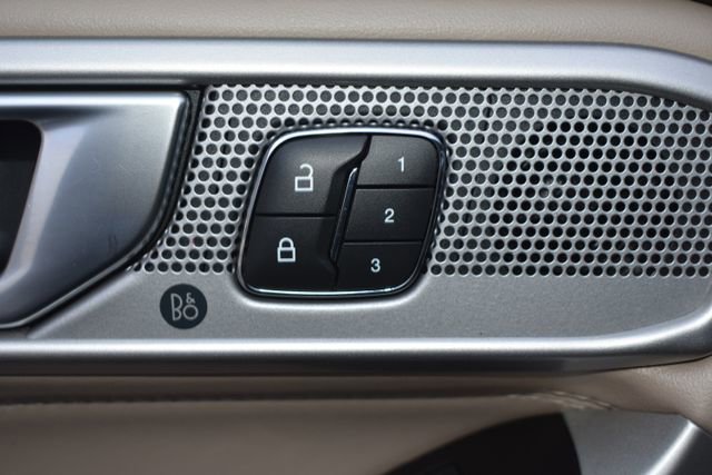 Used 2022 Ford Explorer Limited image 16