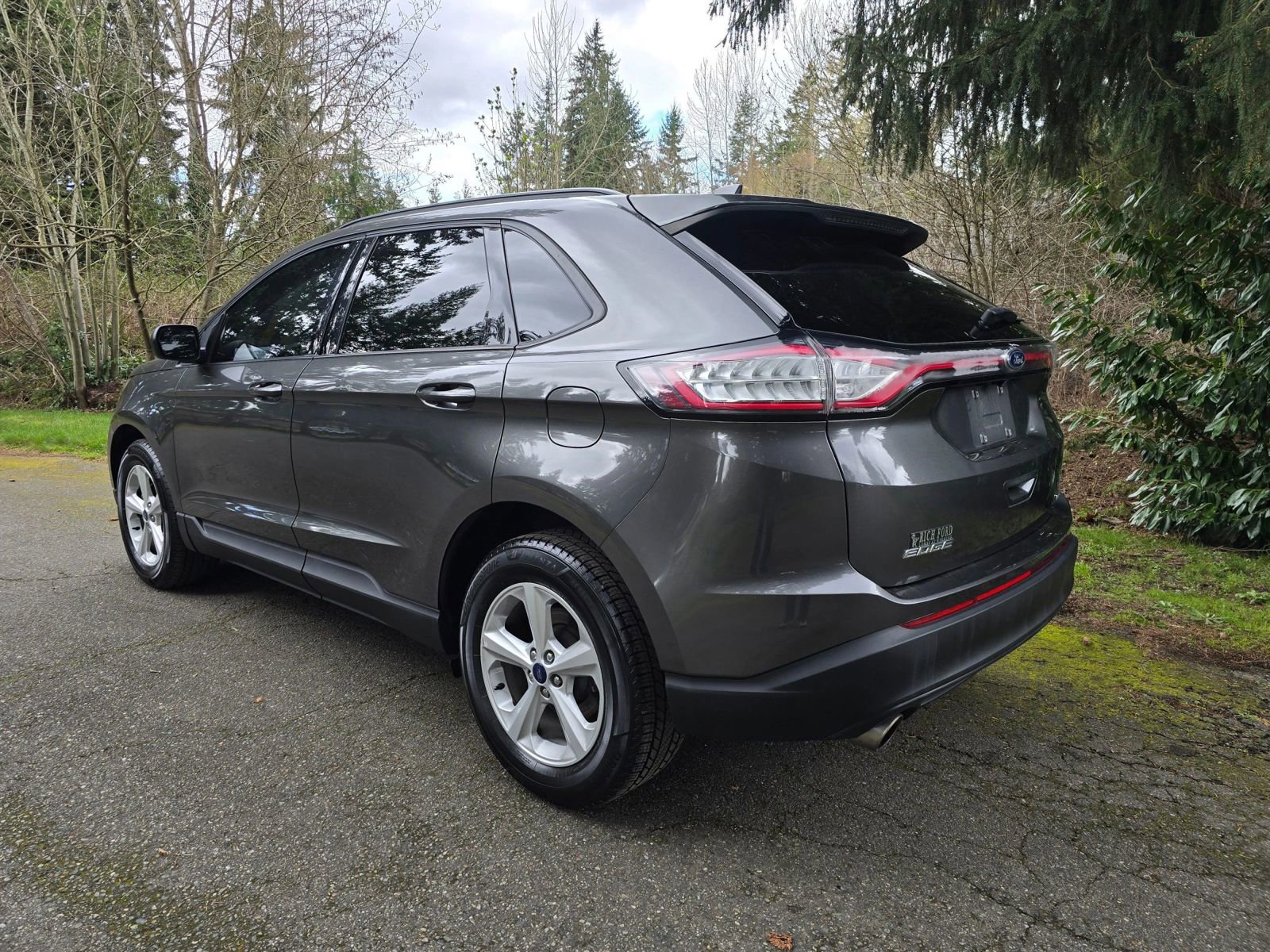 Used 2018 Ford Edge SE image 3