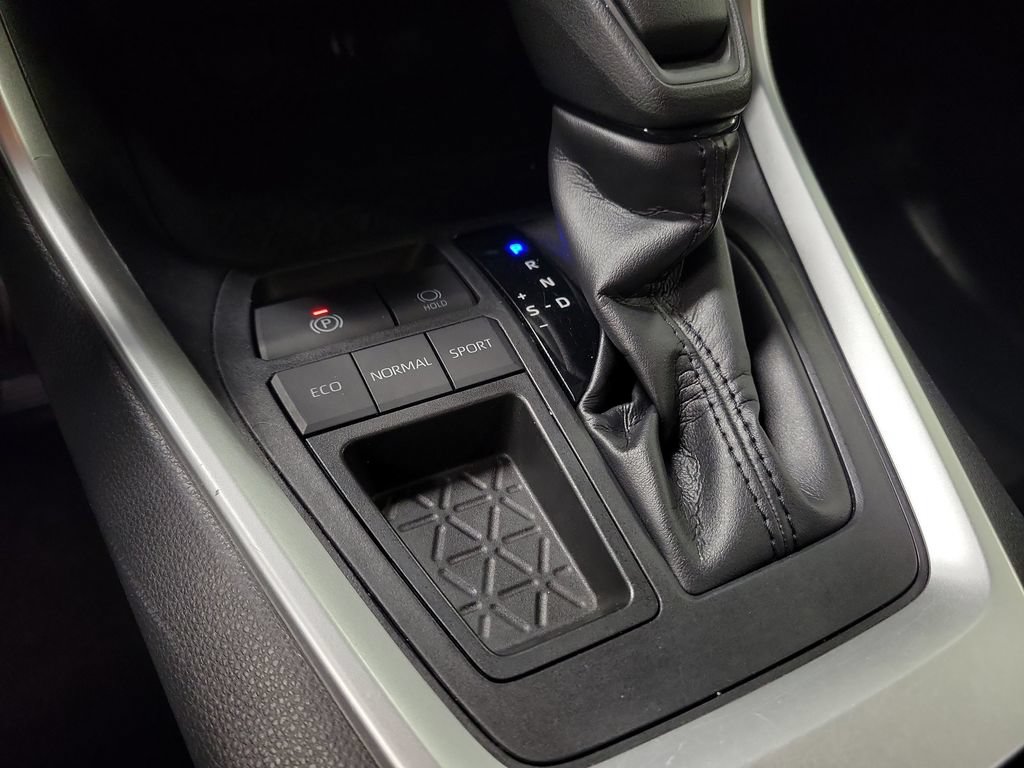 Used 2019 Toyota RAV4 LE FWD image 15