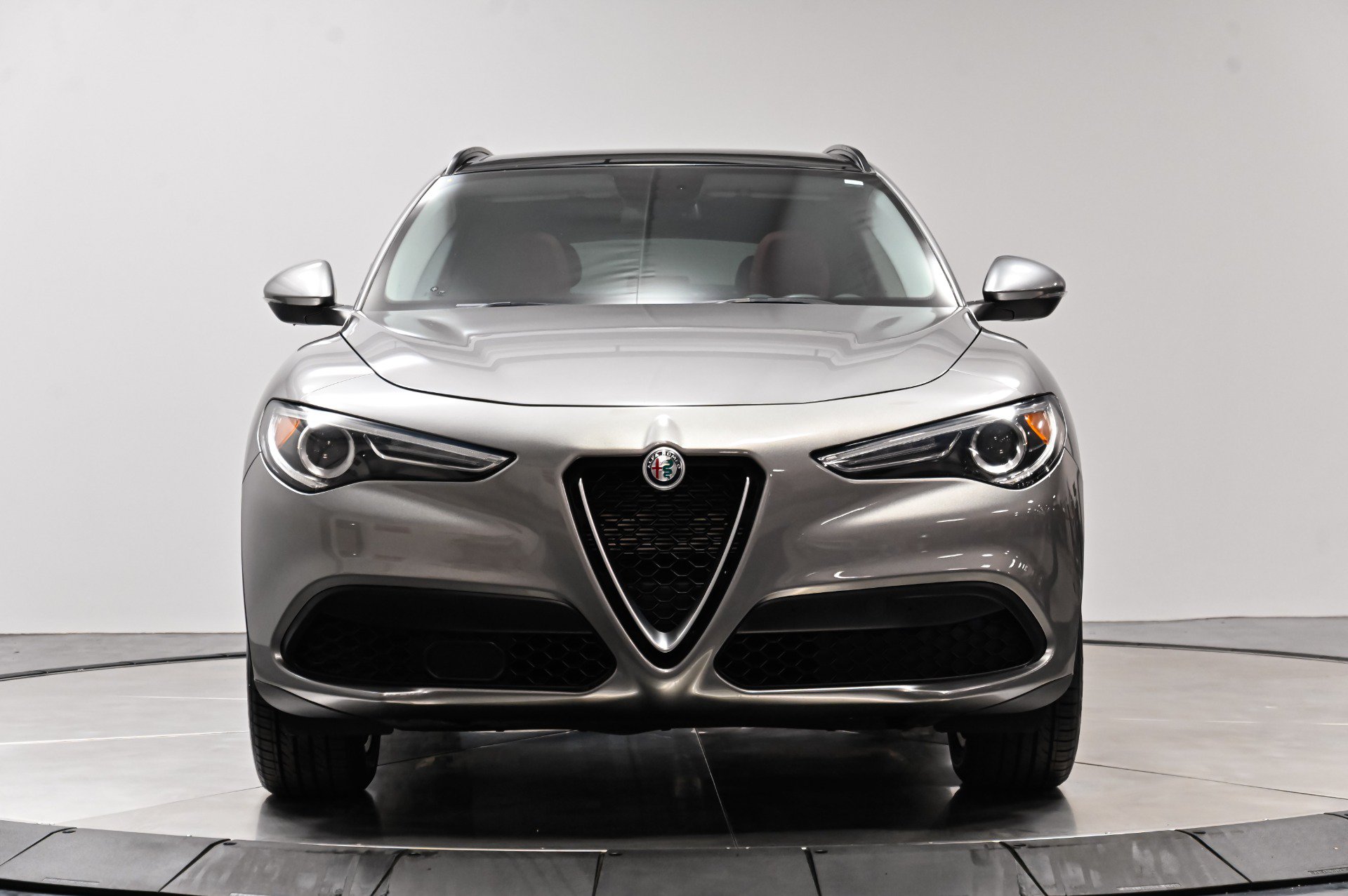 Used 2018 Alfa Romeo Stelvio Sport w/ Quick Order Package 22J Sport AWD/4WD image 17