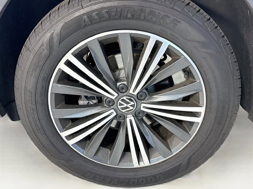 Used 2024 Volkswagen Tiguan Wolfsburg Edition AWD/4WD image 31