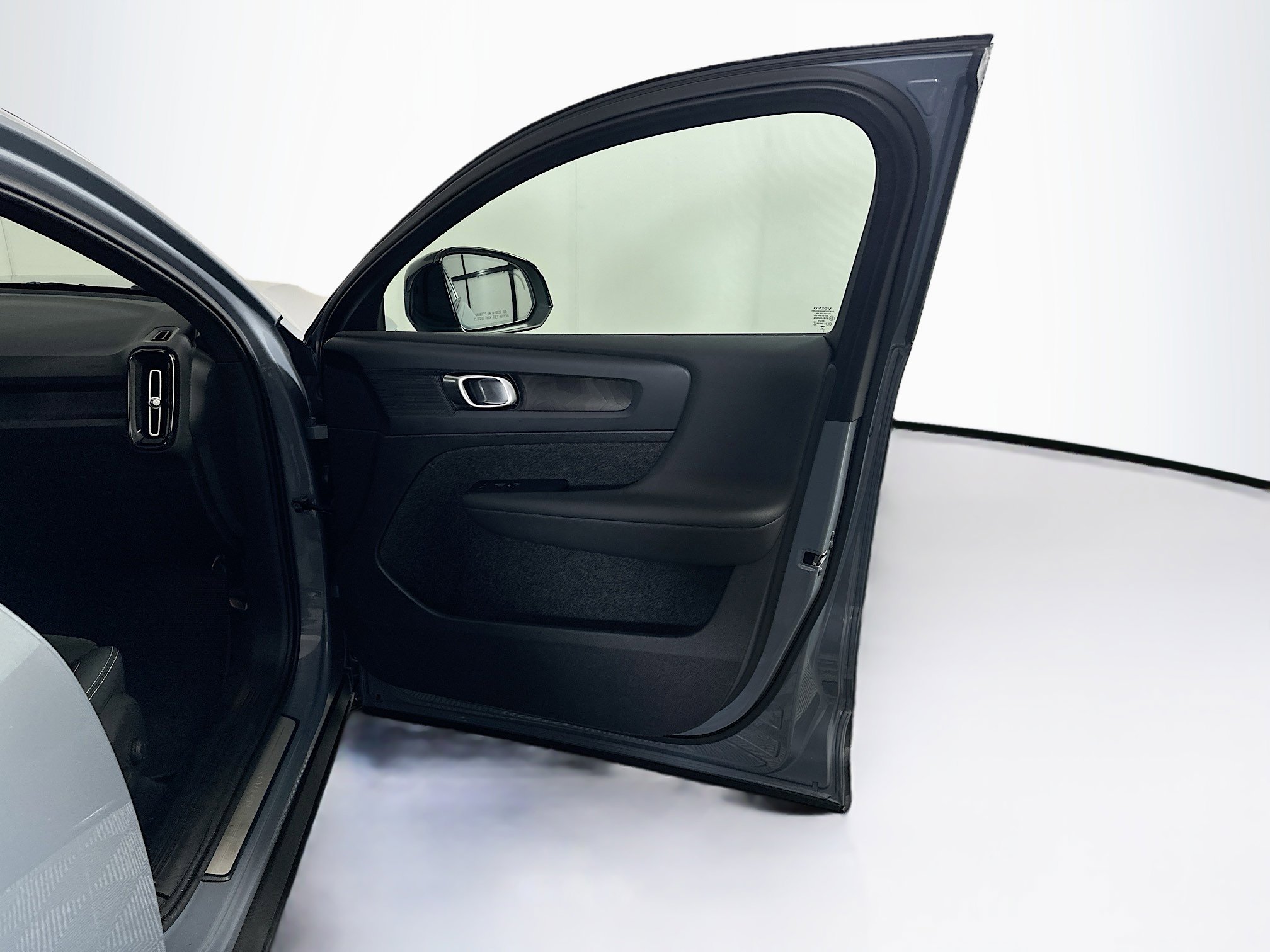 Used 2023 Volvo C40 P8 Recharge Plus AWD/4WD image 33