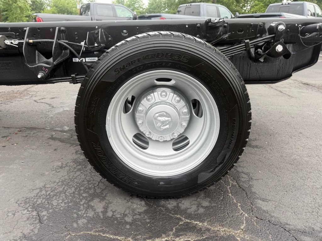 New 2026 RAM 5500 Tradesman w/ Chrome Appearance Group AWD/4WD image 30