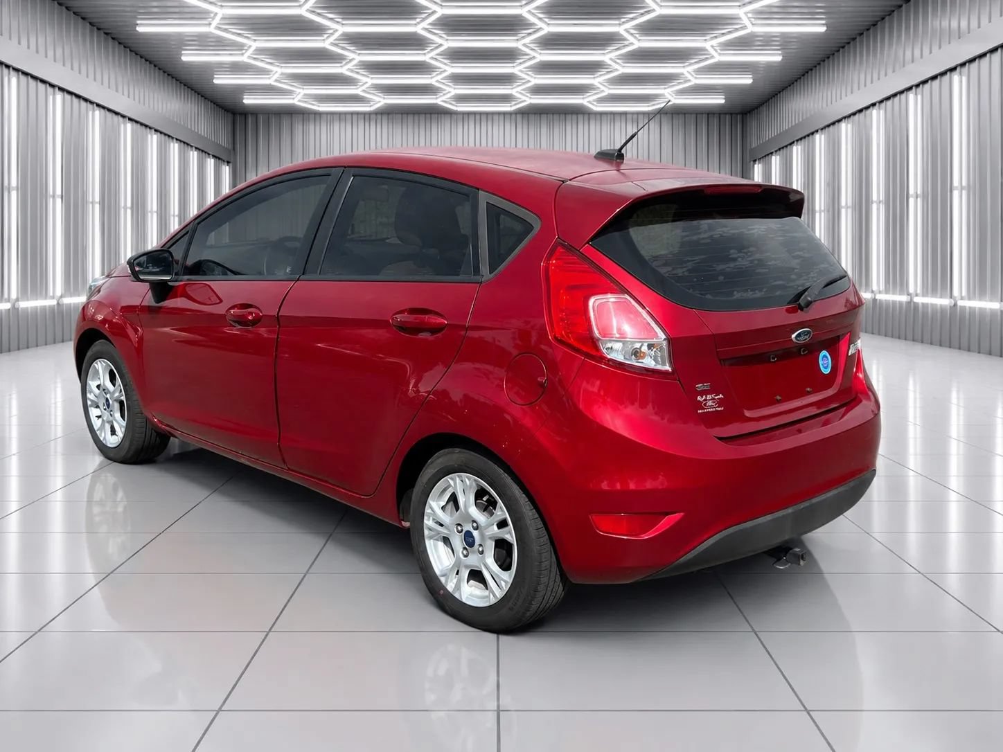 Used 2014 Ford Fiesta SE FWD image 2