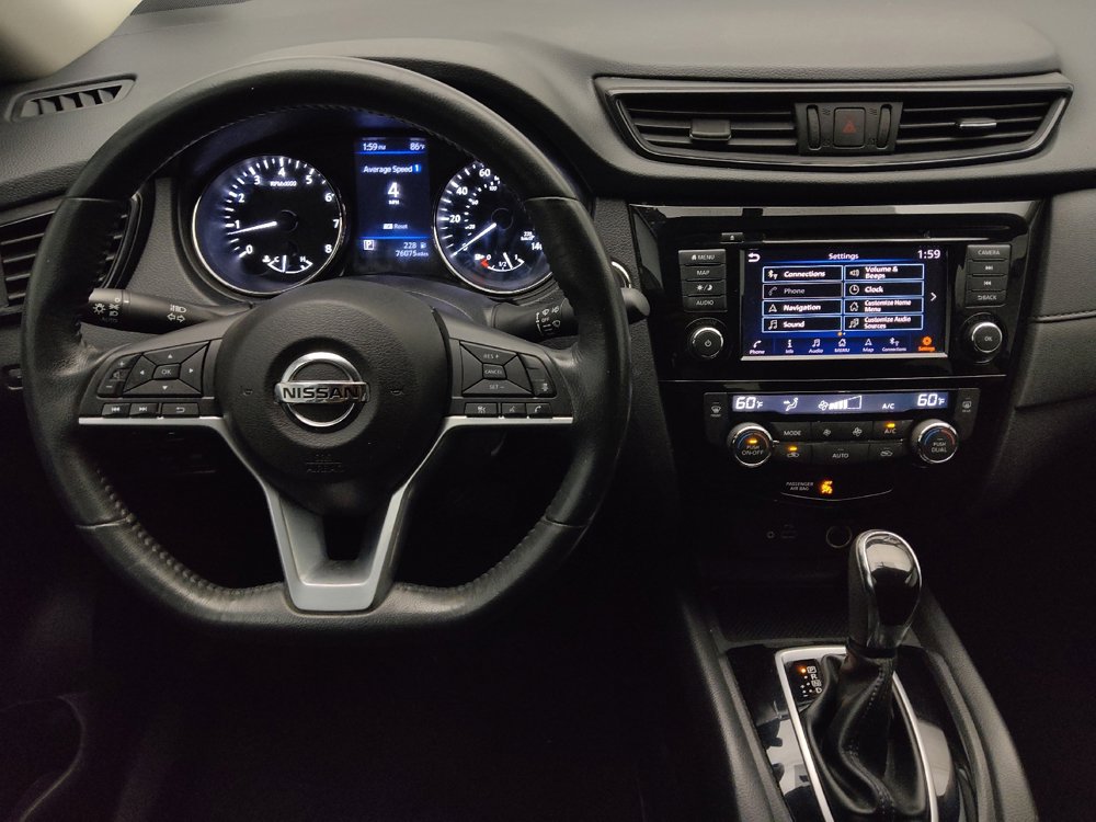 Used 2018 Nissan Rogue SV w/ Premium Package FWD image 22
