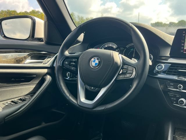 Used 2019 BMW 530e xDrive AWD/4WD image 18