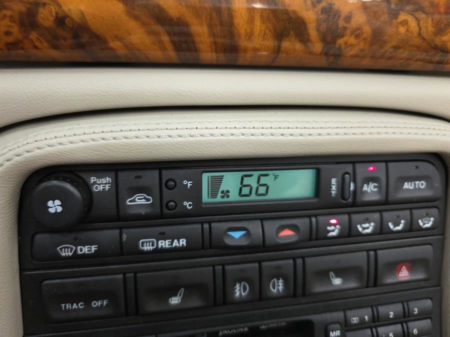 Used 2000 Jaguar XK8 Convertible image 13