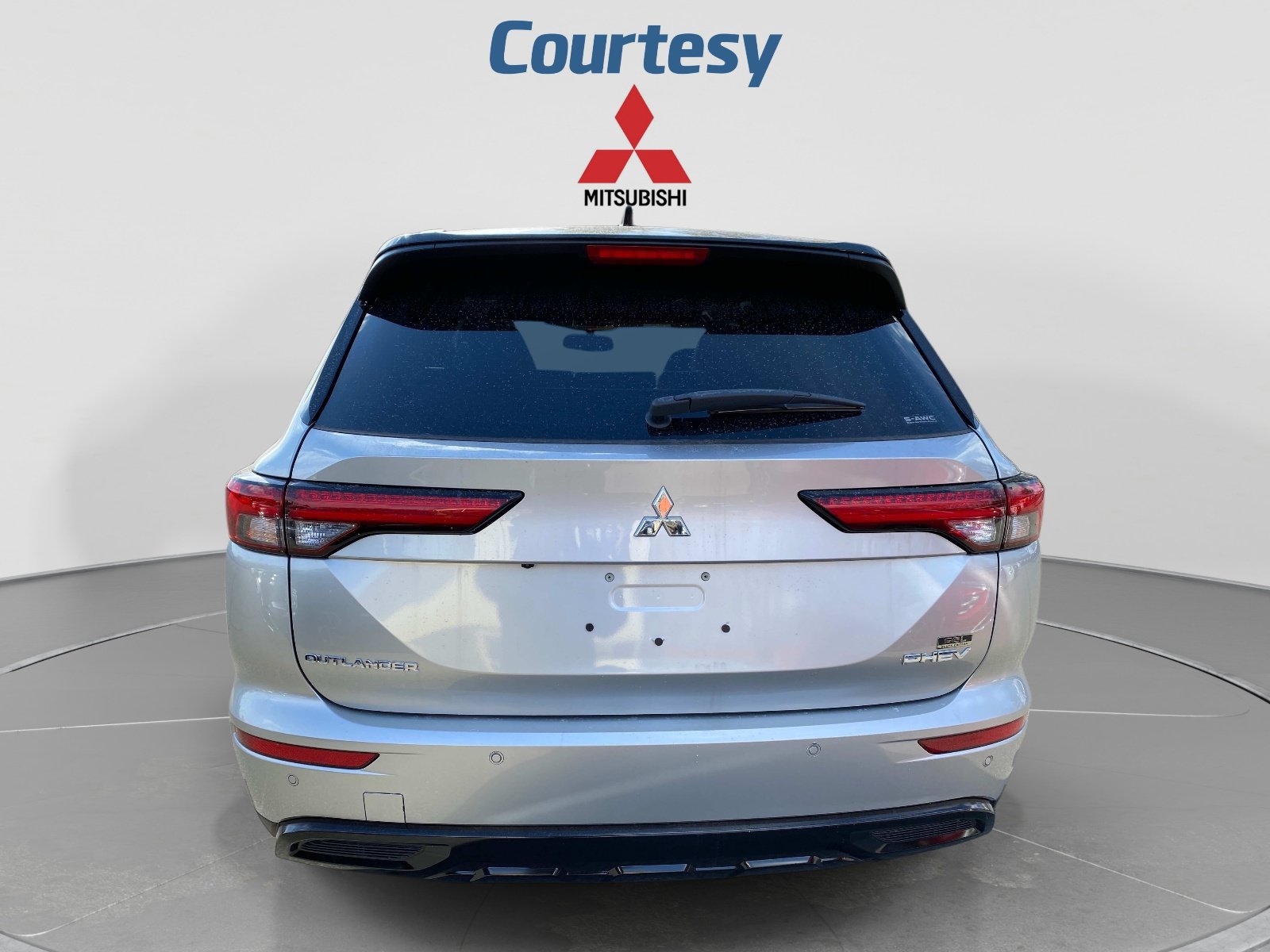 New 2025 Mitsubishi Outlander 4WD Plug-In Hybrid image 4