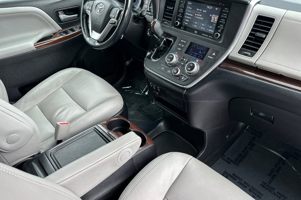 Used 2018 Toyota Sienna Limited AWD/4WD image 16