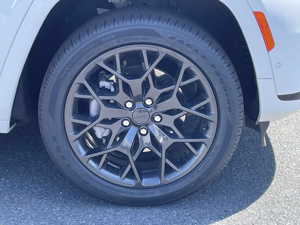 Used 2023 Jeep Grand Cherokee L Summit AWD/4WD image 10