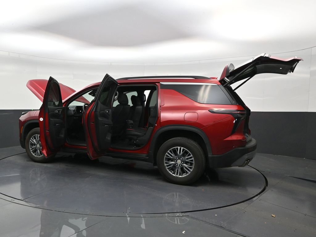 Used 2025 Chevrolet Traverse LT FWD image 31
