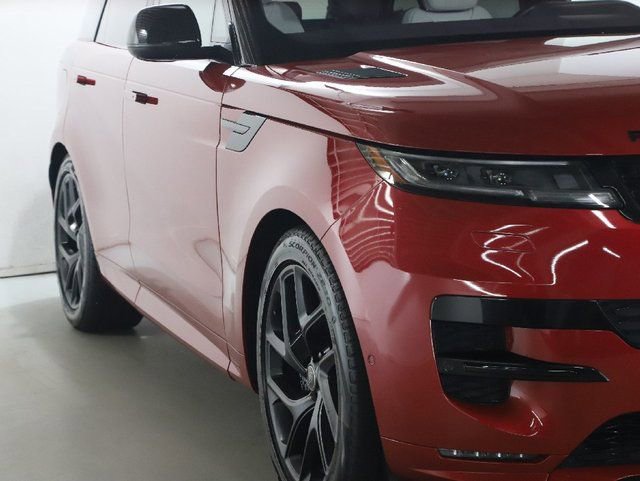 Used 2023 Land Rover Range Rover Sport SE Dynamic image 12