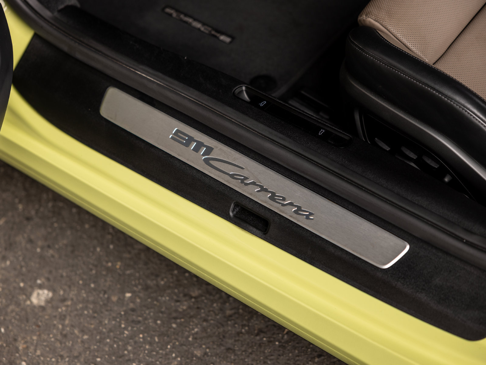 Certified 2025 Porsche 911 Carrera RWD image 27