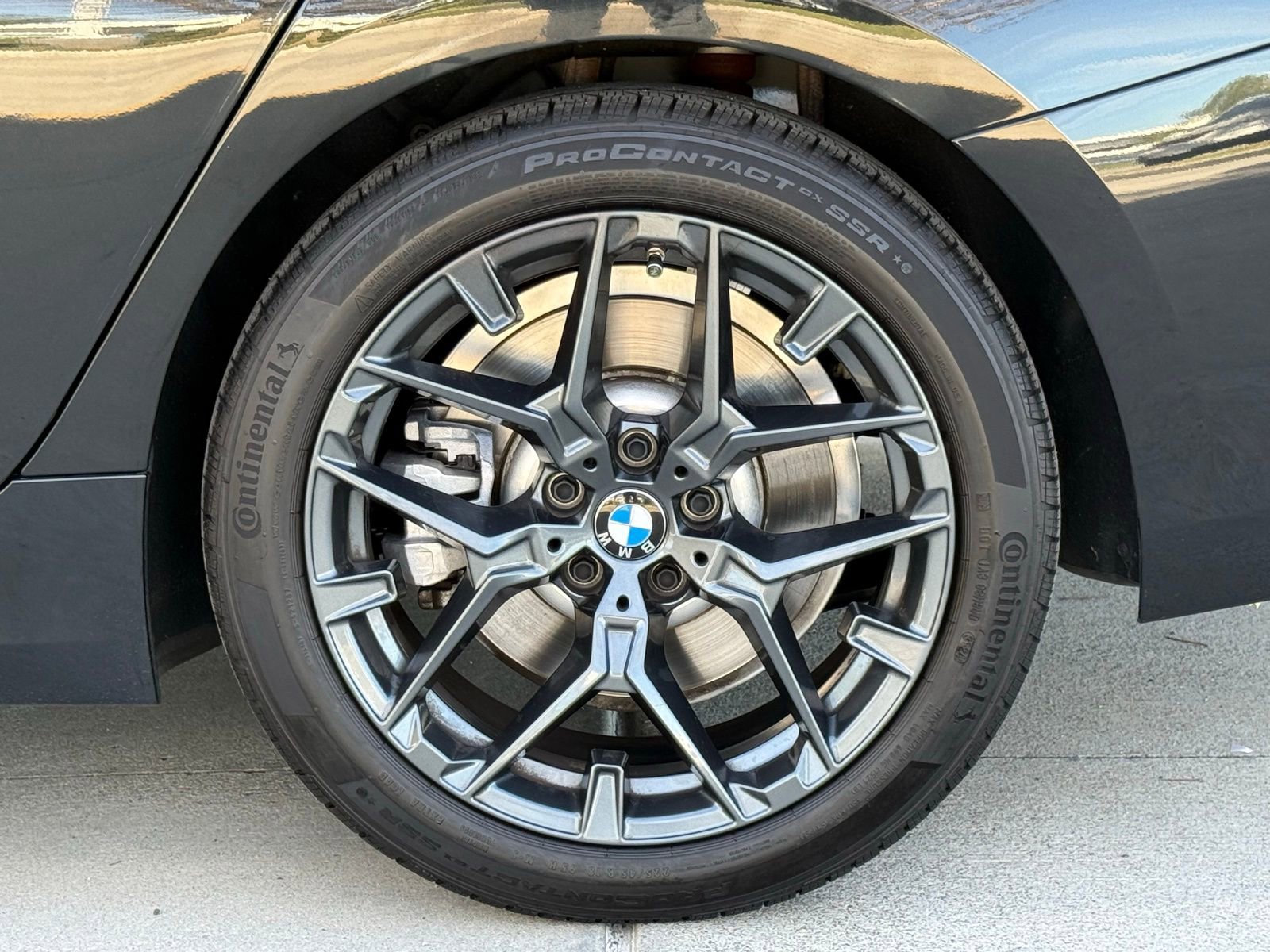 Used 2025 BMW 330i Sedan w/ Premium Package image 17